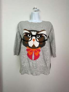 Cliche Couture Gray Cat Wearing Glasses and Bow Knit Sweater XS
Wool/Acrylic